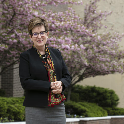 Danielle Wozniak, Vice President for Global Initiatives and Business Strategies at 75J3A 아울렛 - 현지에서 구매 헨리 빅 보이 X 모델: 블랙 폴리머 포렌드에 레일을 적용한 ‘모던 웨스턴’ 레버액션 소총 쿠폰 코드/할인